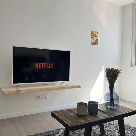 Situe En Plein Coeur Du Centre-ville Rochefort (Charente-Maritime)